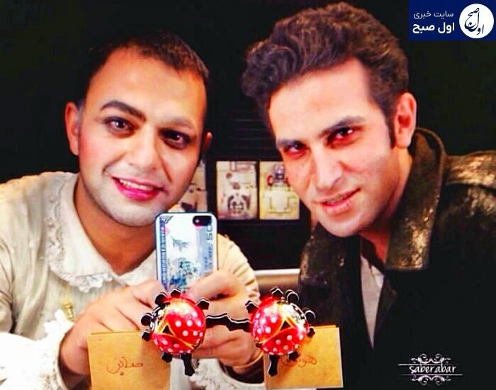 عکس سلفی صابر ابر و هوتن شکیبا در پشت صحنه ننه دلاور، بیرون پشت در