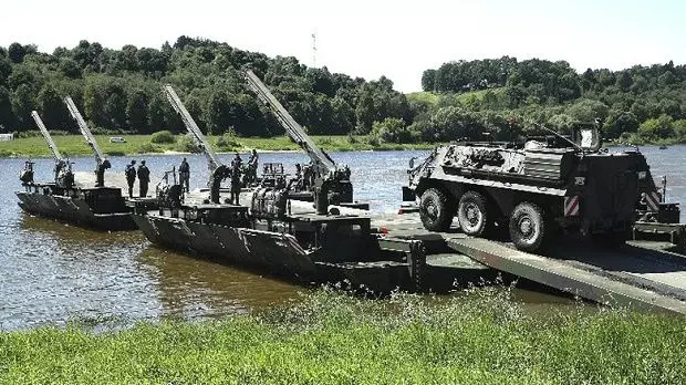 m3-amphibious-rig-1680642712-000_9_11zon