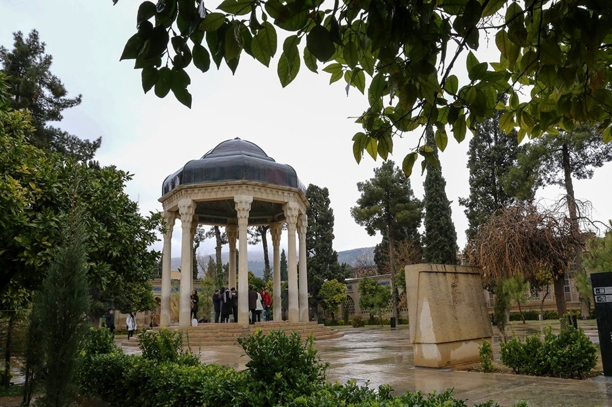 فال حافظ ۲۵ اسفند ماه ۱۴۰۲/ در ره منزل لیلی که خطرهاست در آن