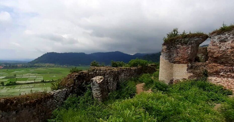 قلعۀ صلصال؛ چشم‌اندازی باشکوه و مه‌آلود در گیلان