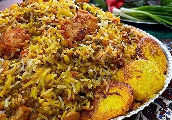 طرز تهیه ماش پلو با ته‌دیگ پیاز؛ خوشمزه‌ترین ماش پلو 