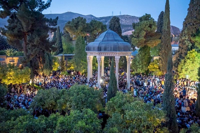 فال حافظ ۲۴ دی ماه ۱۴۰۳/ مرا عهدیست با جانان که تا جان در بدن دارم