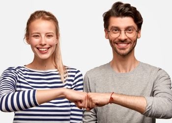 صدا زدن همسر؛ باید نبایدهای صدا زدن شوهر در جمع