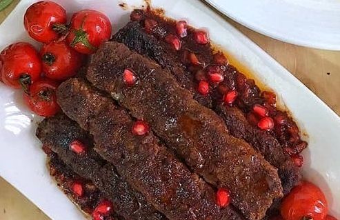 طرز تهیه «کباب ترش تابه‌ای» با رب انار و سس گردو