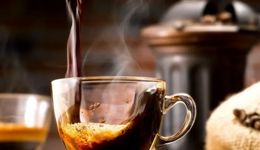 آیا خوردن قهوه باعث ریزش مو می‌شود؟