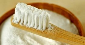 آیا مسواک زدن با جوش شیرین بی‌خطر است؟