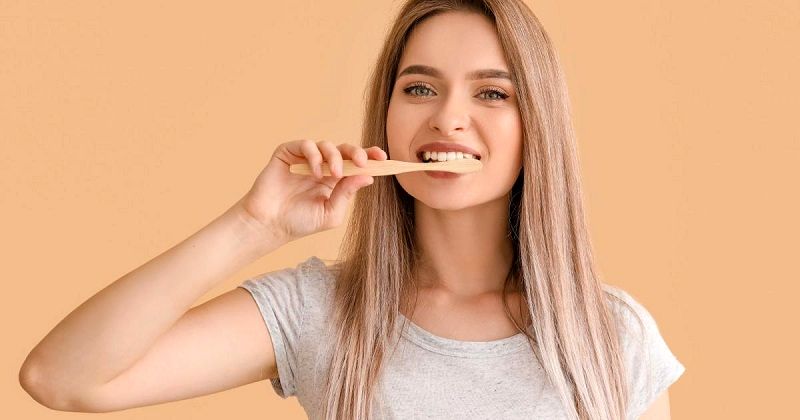 اشتباهات رایج حین مسواک زدن را بشناسید