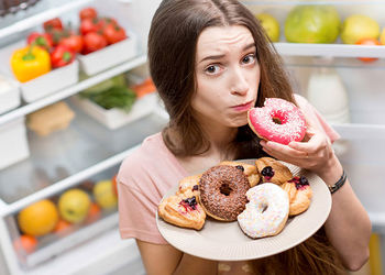 چگونه میل به شیرینی خوردن را کاهش دهیم؟