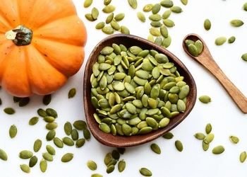 به این دلیل از خوردن «تخمه کدو» غافل نشوید!