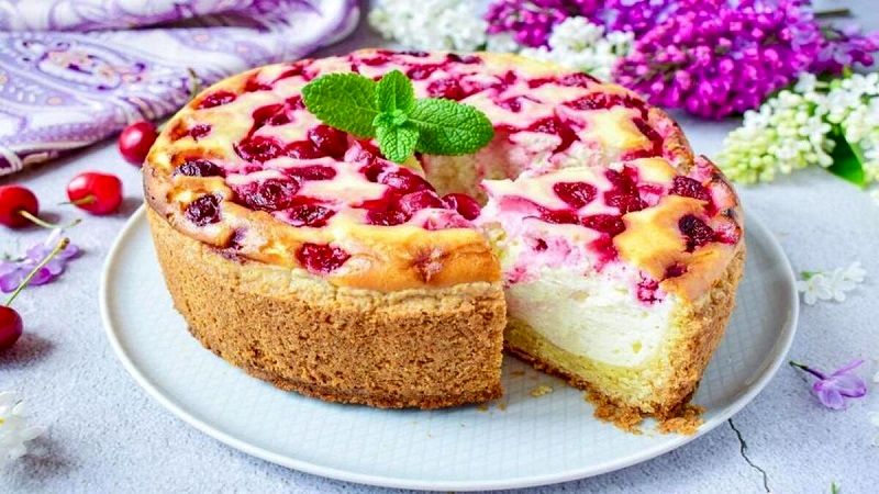 طرز تهیه کیک آلبالو؛ کیکی بسیار خوشمزه و خوش‌رنگ و بو 